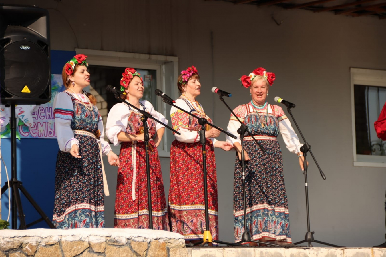 Народное гуляние "День семьи, любви и верности!" в ДК "Сосновка"
