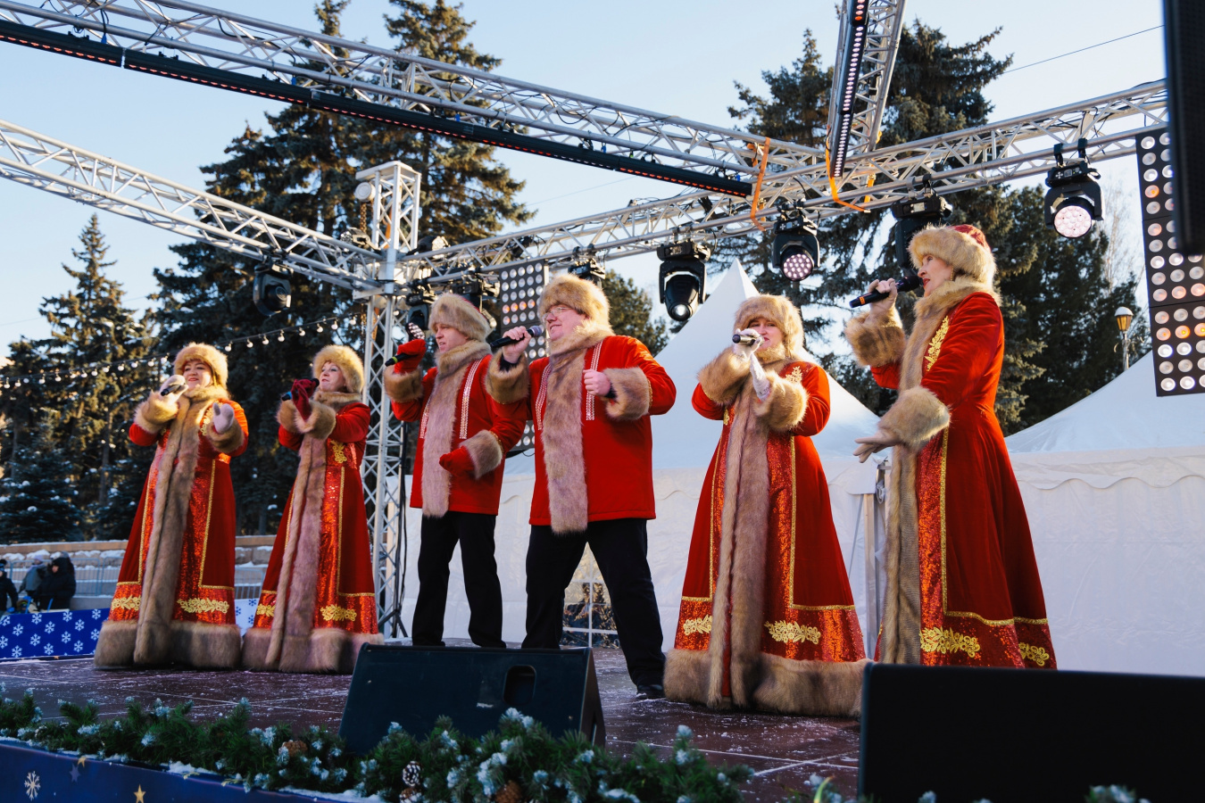 Наша новогодняя программа на Ледовом городке на площади Революции!