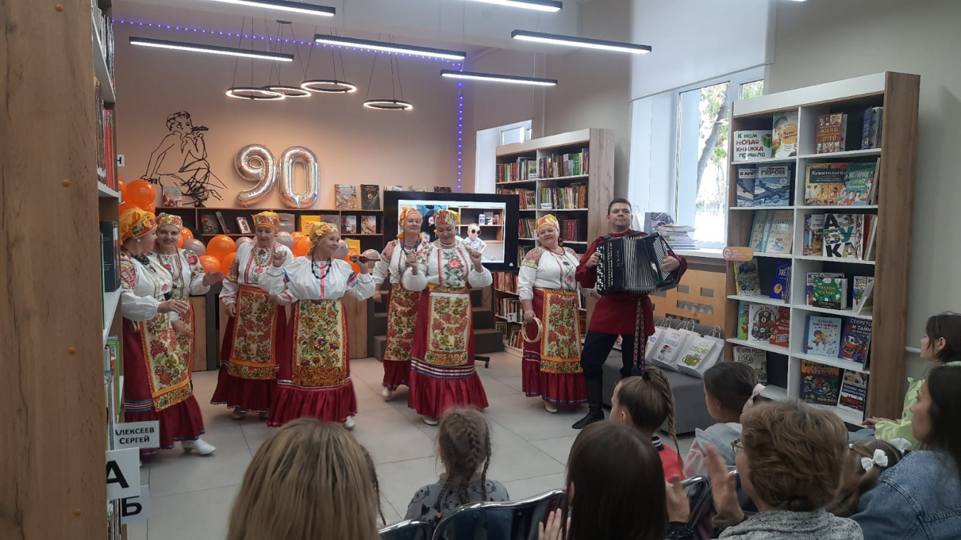 В прошедшее воскресение 29 сентября ансамбль народной и казачьей песни «Рябинушка» принял участие в праздничном концерте, посвящённом 90-летию библиотеки № 2 имени Аси Горской.