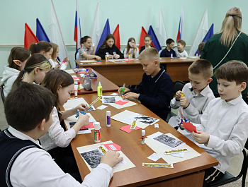 3 апреля 2024 года в ОП Клуб "Шершни" прошел творческий мастер-класс  "Открытка на память" ко Дню Победы.