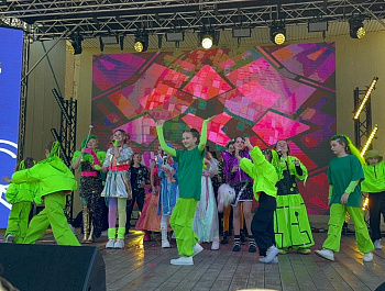 «ДюймOVER или девочка в мертическом пространстве».