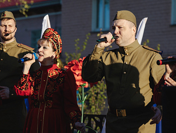 6 мая в Сквере «Славы» микрорайона Шершни прошел ежегодный торжественный митинг, посвященный Победе советского народа в Великой Отечественной войне.
