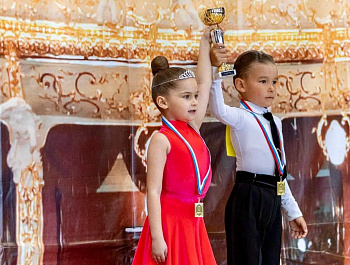 Поздравляем коллектив спортивного бального танца «Виктория-kids» и руководителя Екатерину Перцеву (Клуб «Новосел») с успешным завершением творческого сезона! 
