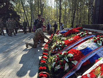 Поклон героям, подарившим нам мир