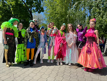 «ДюймOVER или девочка в мертическом пространстве».