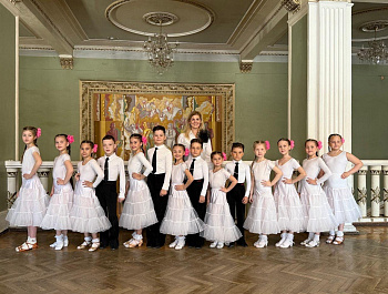 Поздравляем коллектив спортивного бального танца «Виктория-kids» и руководителя Екатерину Перцеву (Клуб «Новосел») с успешным завершением творческого сезона! 