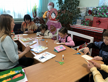   23 ноября 2022 года в МБУК «Челябинская ЦКС» ОП Клуб «Шершни» прошел творческо-познавательный мастер-класс «Любимая мама», ко Дню матери по договору сотрудничества с Библиотекой №29 «Шершневская».