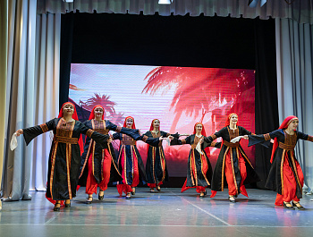 22 февраля 18.00 в ДК "Бригантина", состоялся праздничный концерт, посвященный Дню защитника Отечества "Любите, девушки".