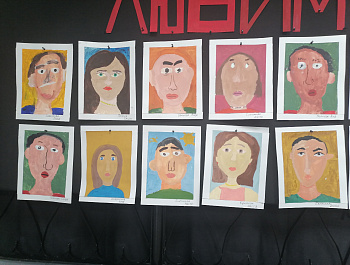 С 04 марта по 29 марта в фойе ДК "Бригантина" состоялась выставка рисунков "Любимые наши".