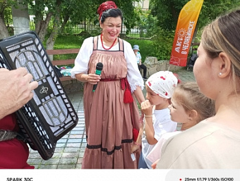 3 июля в сквере Дома культуры «Сосновка» прошли весёлые и познавательные «Народные игры» - мероприятие, которое объединило малышей, родителей и организаторов в одном празднике народных традиций и радости!