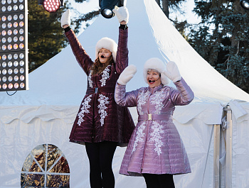 Наша новогодняя программа на Ледовом городке на площади Революции!