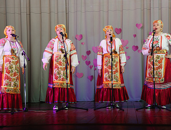 17 мая в Доме культуры "Сосновка" состоялся отчетный концерт творческих коллективов - "7-Я", посвященный Году семьи.