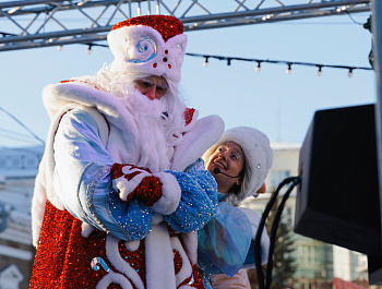 Наша новогодняя программа на Ледовом городке на площади Революции!