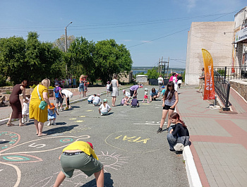 Праздник Детства в сквере ДК «Сосновка». 1 июня в нашем уютном сквере прошло яркое и весёлое мероприятие, посвящённое Дню защиты детей в рамках акции «Безопасное детство»