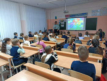 29 ноября   Дом культуры «Сосновка» организовал и провел увлекательную встречу с ребятами начального звена школы МАОУ СОШ №147ф, посвященную Дню правовой защиты детей. 