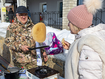 В прошедшее воскресение в сквере Дома культуры «Сосновка» отшумела весёлая и зажигательная «Широкая масленица»! 