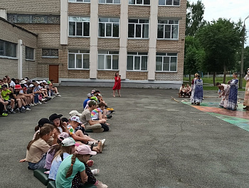 19 июня Музыкально-пластический театр "Аккорд" показал спектакль "Полюшко в МАОУ "СОШ №78г.Челябинска".