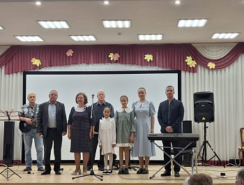 Коллективы Дворца культуры «Новосинеглазово» поздравили «Челябинский геронтологический центр» с Днём пожилого человека.