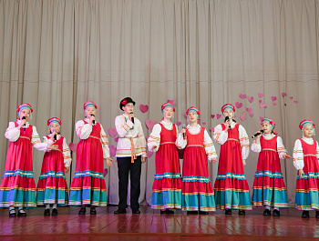 17 мая в Доме культуры "Сосновка" состоялся отчетный концерт творческих коллективов - "7-Я", посвященный Году семьи.