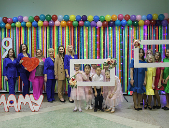    24 ноября 2022 года в МБУК «Челябинская ЦКС» Клуб «Шершни» прошла концертная программа «Поклонись до земли матери своей», посвященная Дню матери.