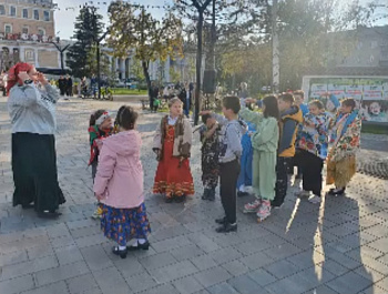 "Моя семья - мой выбор".6 сентября в сквере Дворца культуры "Станкомаш" состоялся Фестиваль национальных культур, посвященный Дню города и 89-летию Ленинского района.