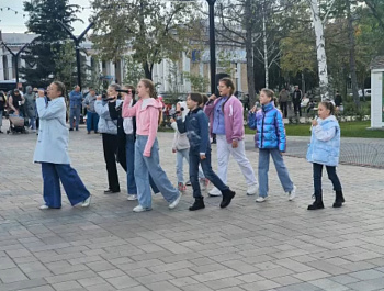 "Моя семья - мой выбор".6 сентября в сквере Дворца культуры "Станкомаш" состоялся Фестиваль национальных культур, посвященный Дню города и 89-летию Ленинского района.